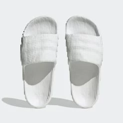ADIDAS ORIGINALS Muiltjes 'Adilette' -Damesschoenen 08d7ba2022b80a9bf0cea2da40153afb
